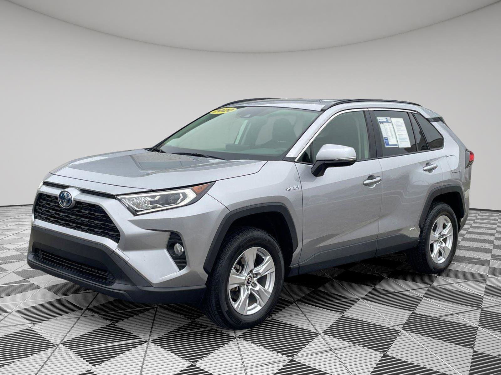 Used 2020 Toyota RAV4 XLE w/ Carpet Mat Package image 12