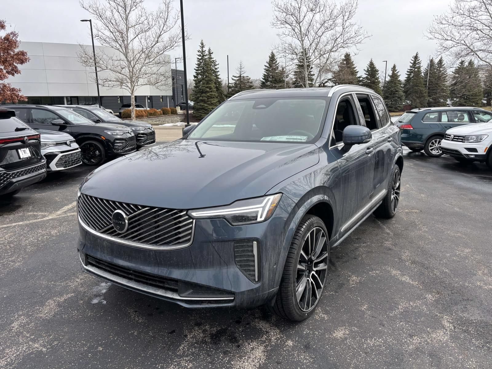 New 2026 Volvo XC90 B6 Plus w/ Protection Package Premier AWD/4WD image 3
