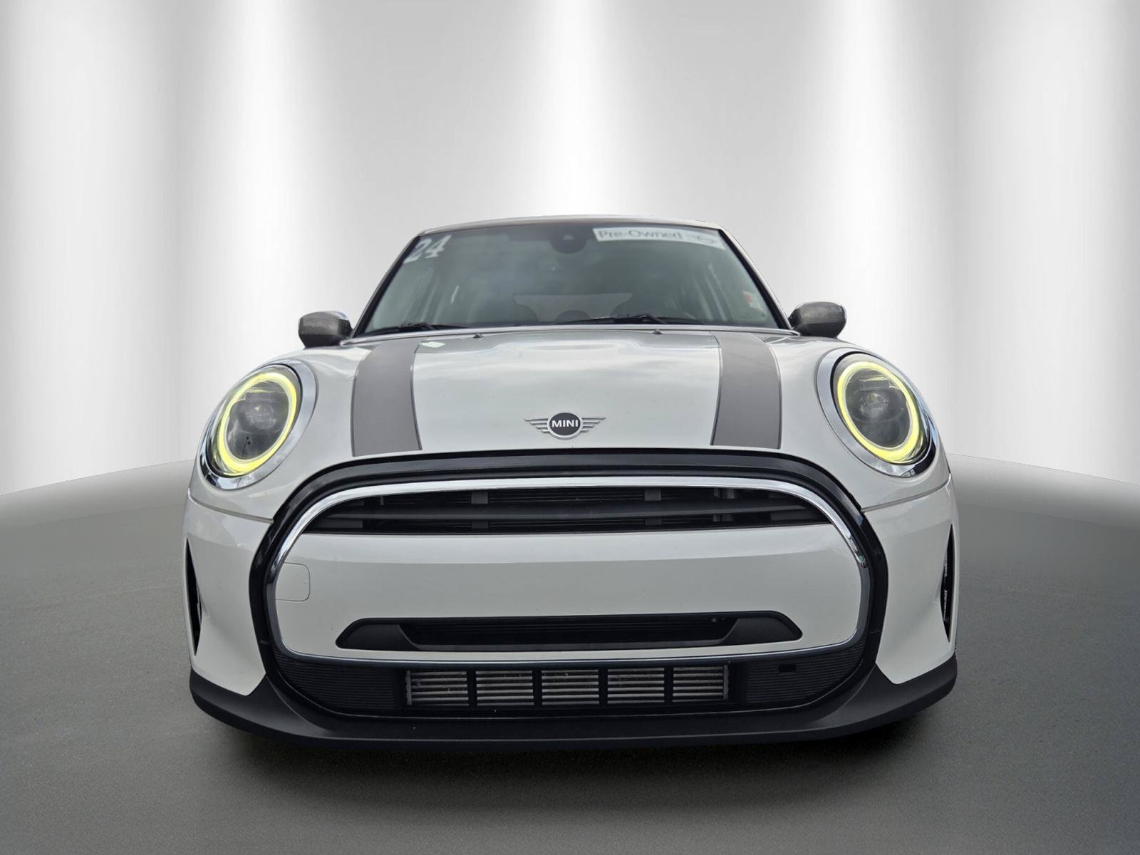 Used 2024 MINI Cooper 4-Door Hardtop FWD image 2