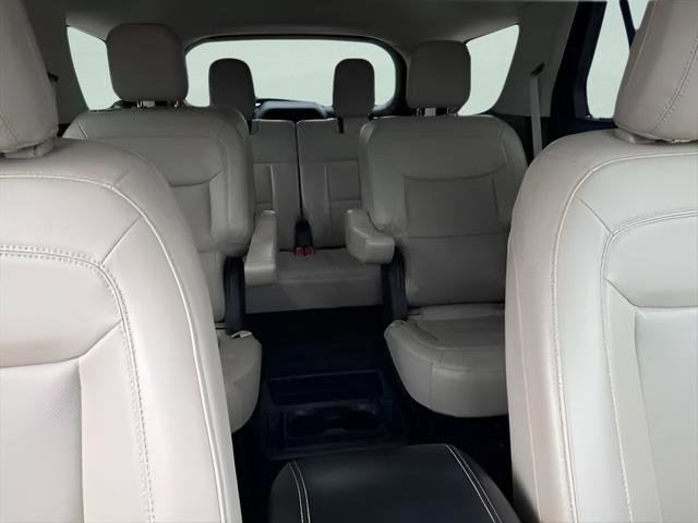 Used 2021 Ford Explorer Limited w/ Equipment Group 301A AWD/4WD image 15