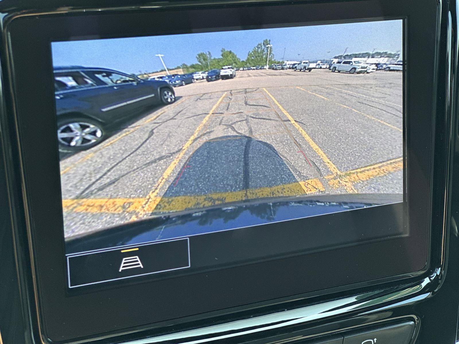 Used 2022 Chevrolet Traverse LT image 16