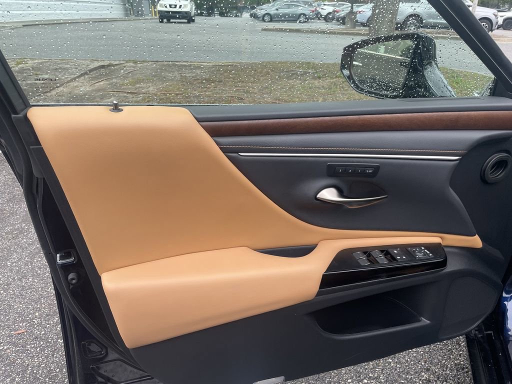 Used 2025 Lexus ES 350 w/ Premium Package FWD image 16
