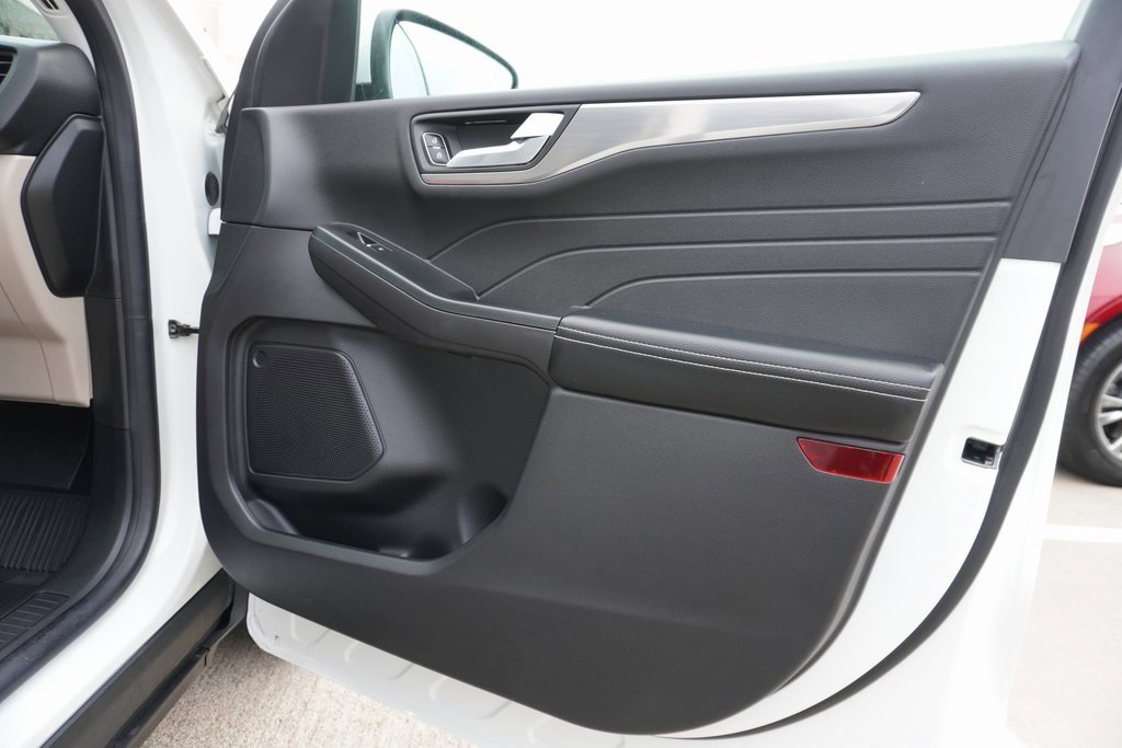 Certified 2022 Ford Escape Titanium image 24