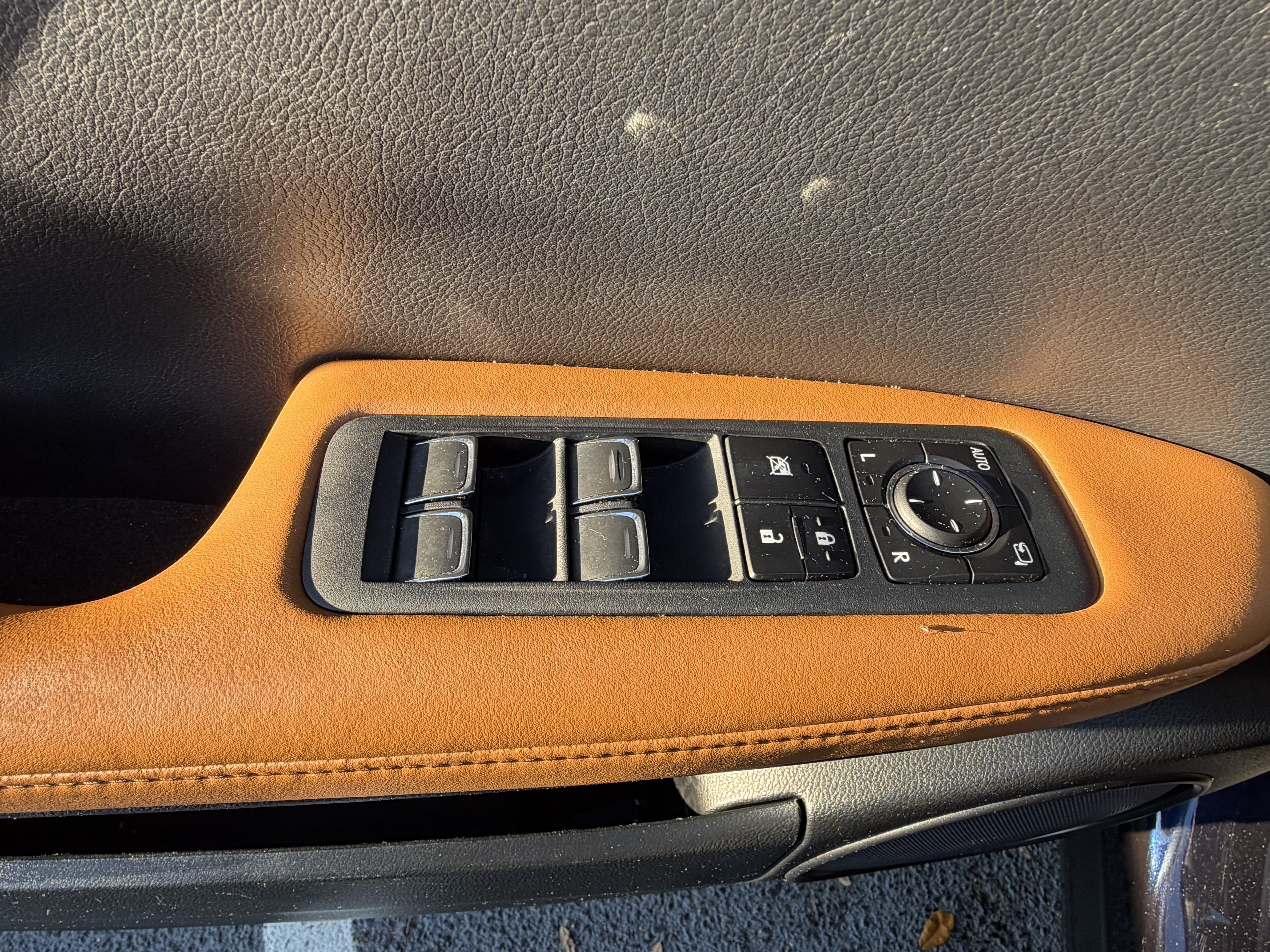 Used 2021 Lexus RX 350L FWD w/ Premium Package image 14