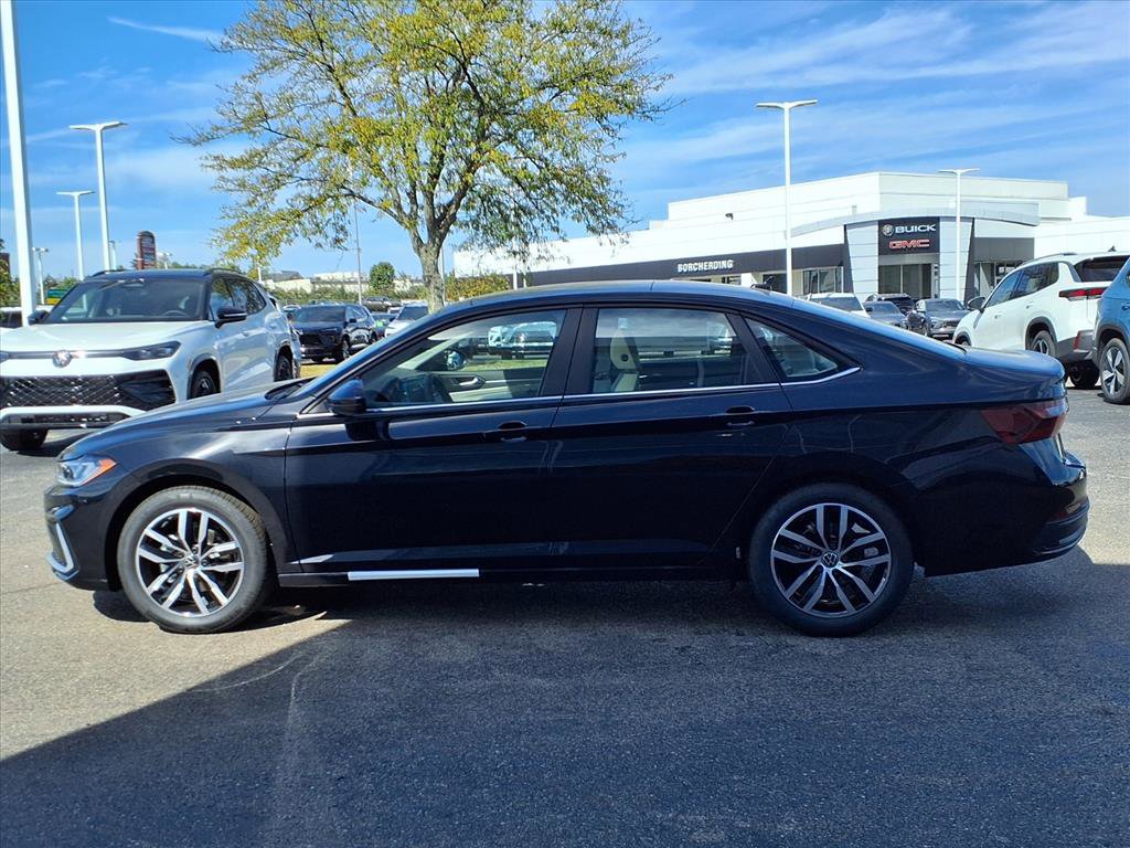 New 2025 Volkswagen Jetta SE image 3