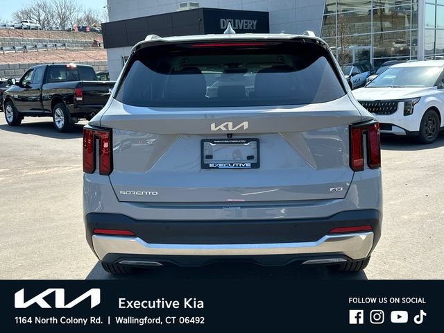 Certified 2025 Kia Sorento S AWD/4WD image 3