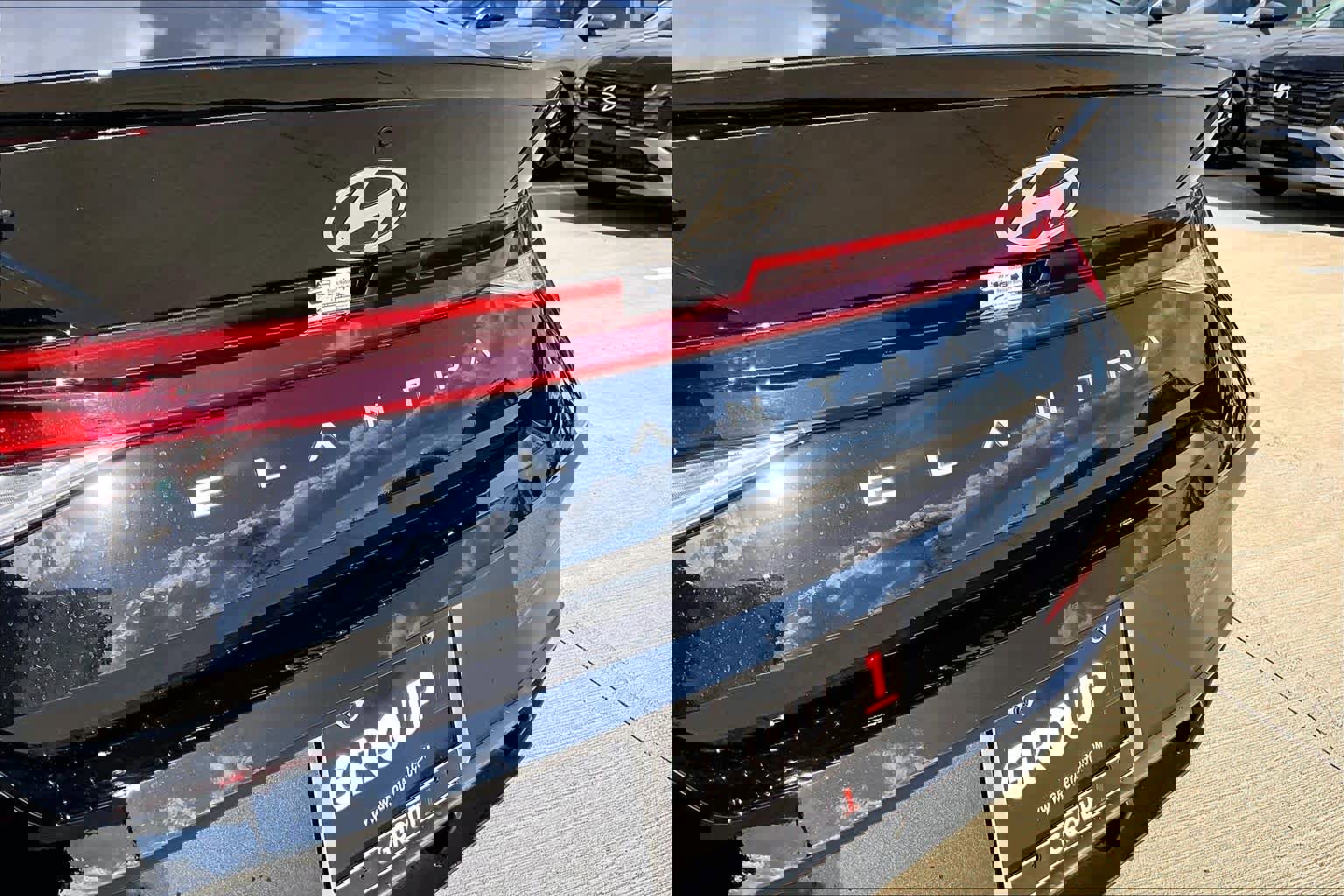 Certified 2025 Hyundai Elantra Sport image 46