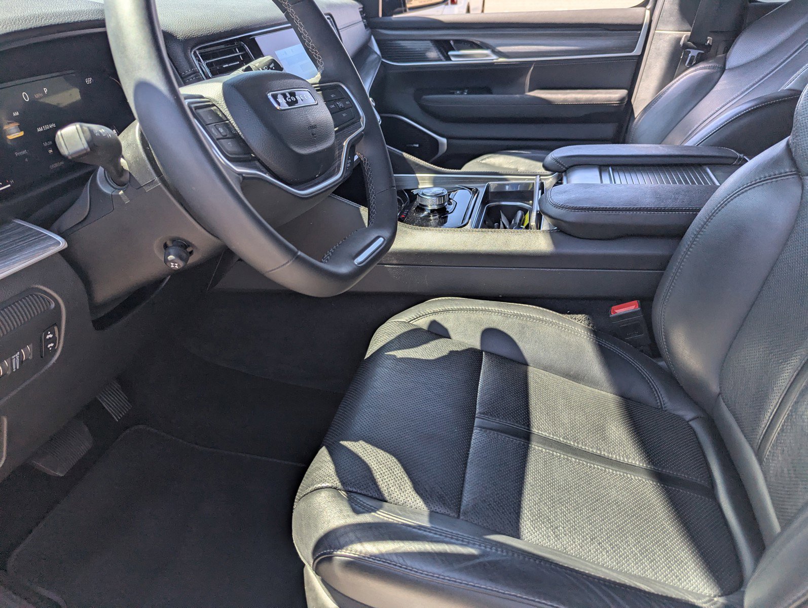 Used 2024 Jeep Wagoneer Series II w/ Flexible Seating Group image 11