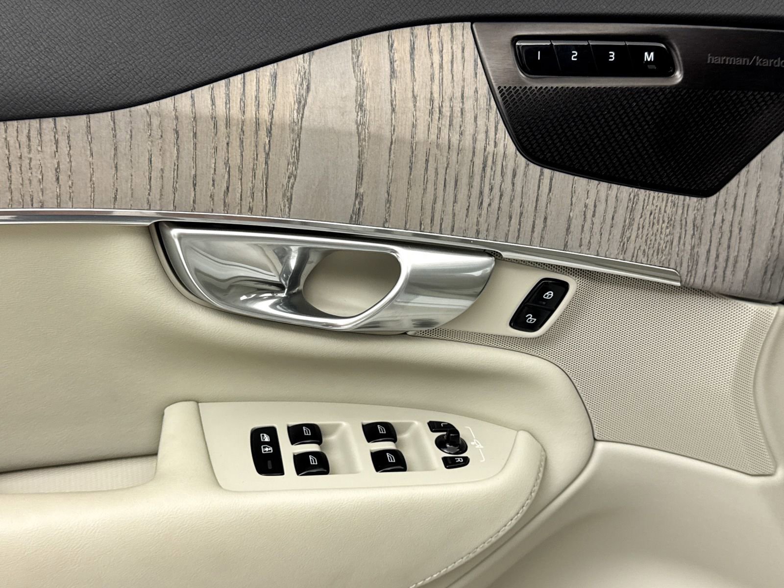 Used 2024 Volvo XC90 T8 Plus w/ Protection Package Premier image 30