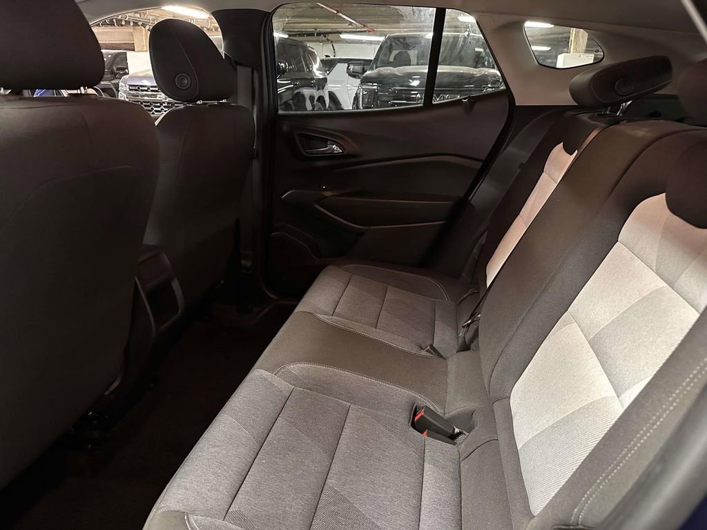Used 2024 Chevrolet Trax LS w/ LS Convenience Package FWD image 16