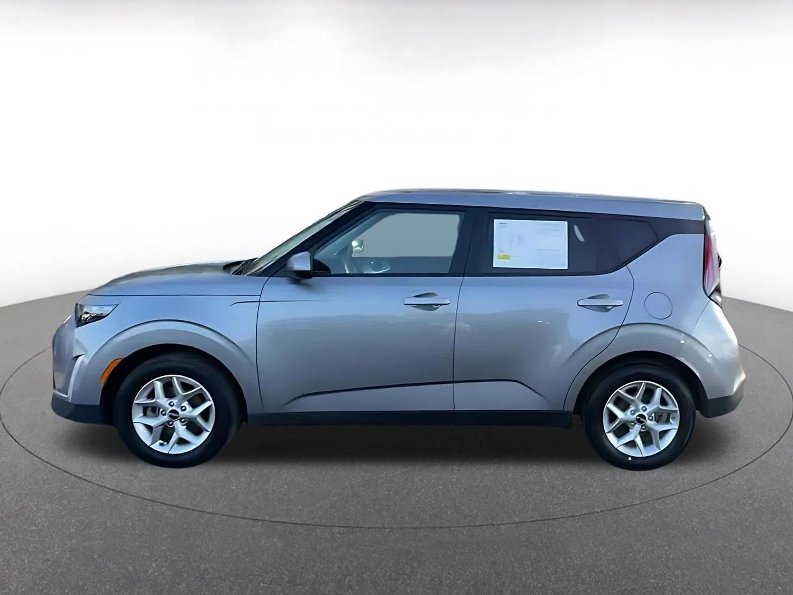 Used 2025 Kia Soul LX w/ LX Technology Package image 9