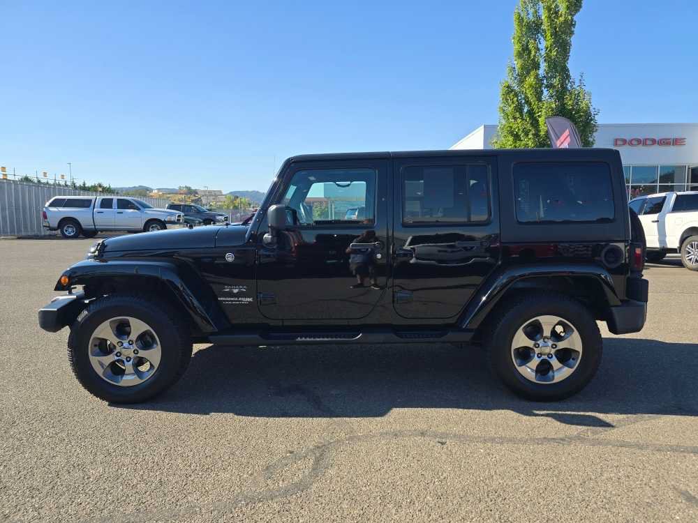 Used 2018 Jeep Wrangler Unlimited Sahara AWD/4WD image 2