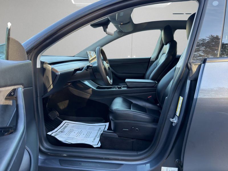 Used 2021 Tesla Model Y Long Range image 9