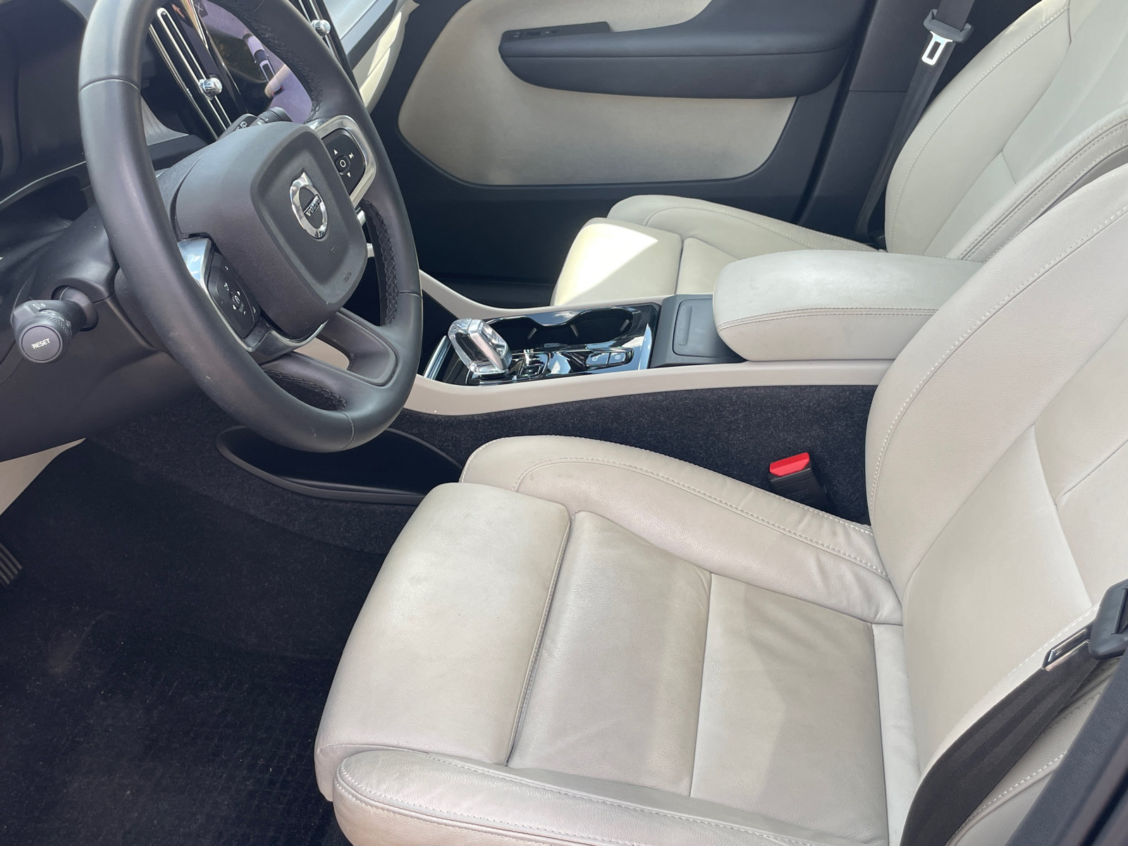 Used 2023 Volvo XC40 B5 Ultimate w/ Protection Package Premier AWD/4WD image 10