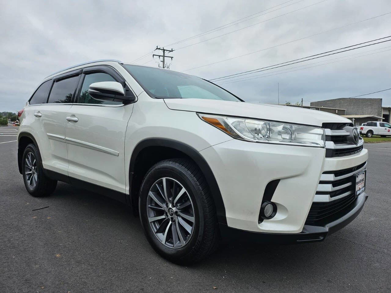 Used 2019 Toyota Highlander XLE image 7
