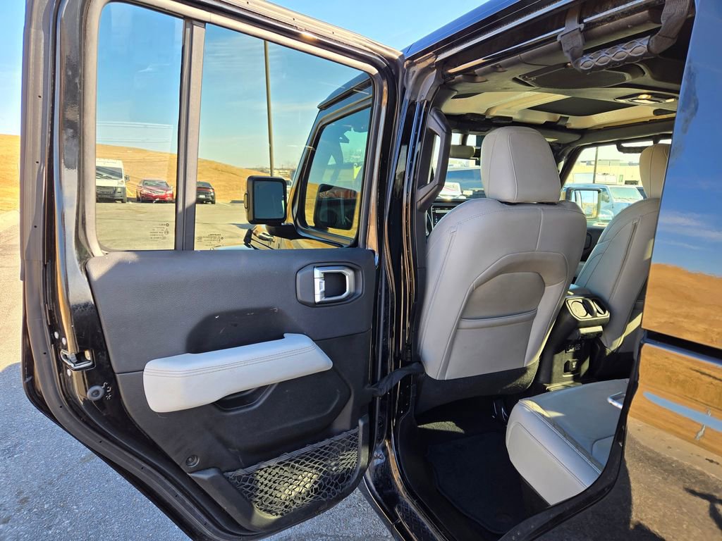 Used 2021 Jeep Gladiator Overland image 26