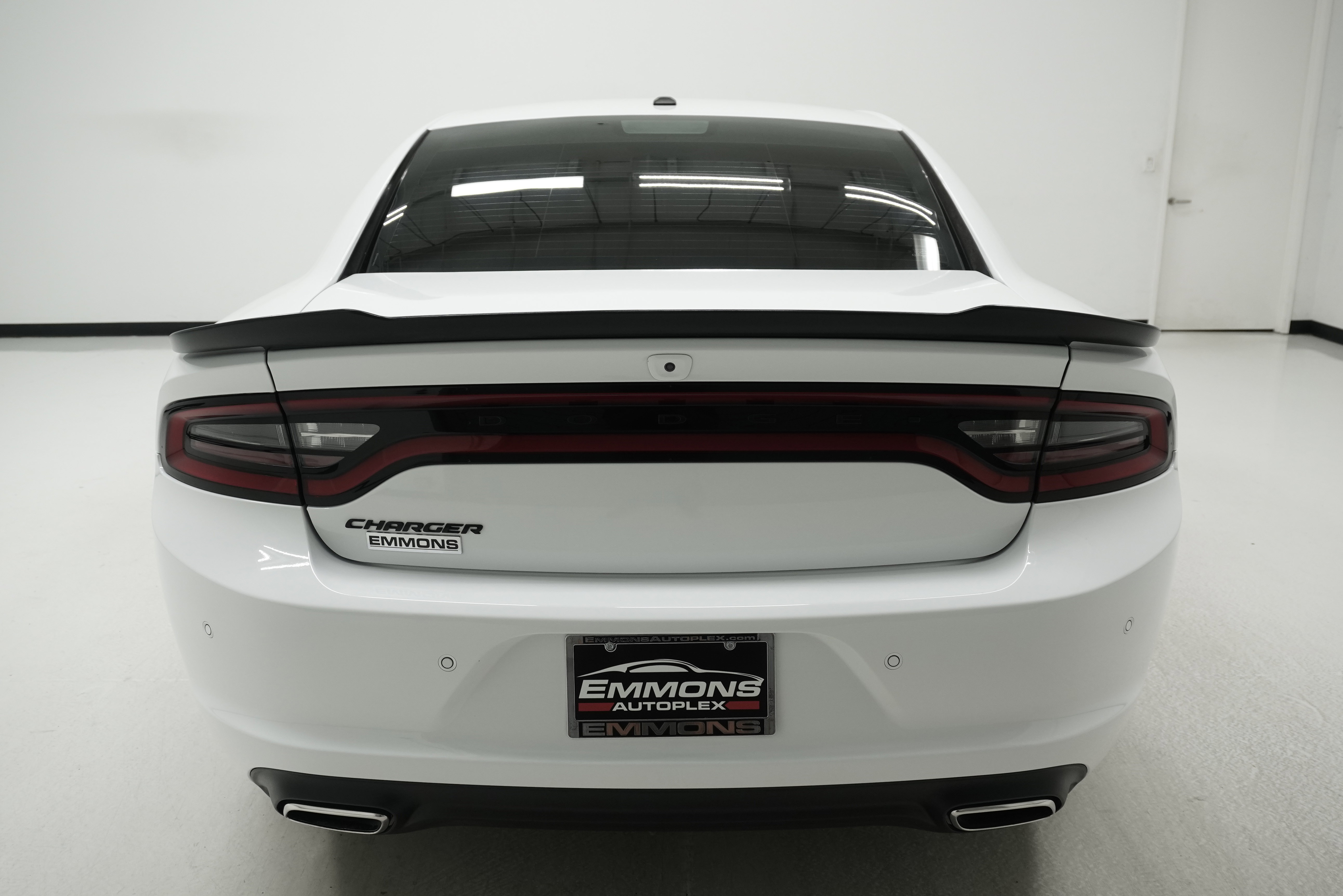 Used 2020 Dodge Charger SXT w/ Blacktop Package RWD image 5