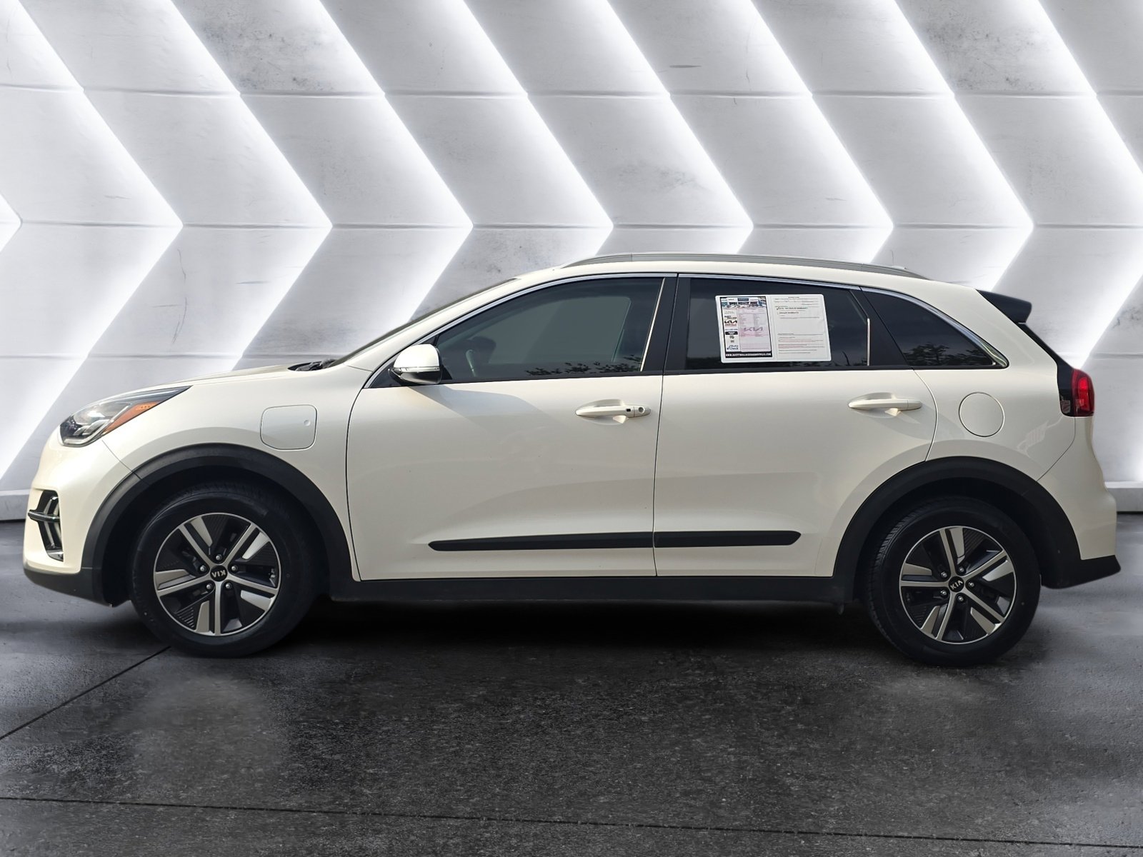 Used 2020 Kia Niro EX Premium image 2