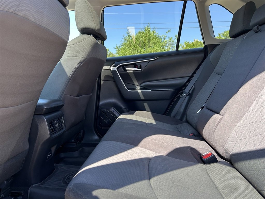 Used 2022 Toyota RAV4 XLE image 13