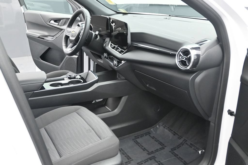 Used 2026 Chevrolet Equinox LT w/ Safety and Technology Package FWD image 16