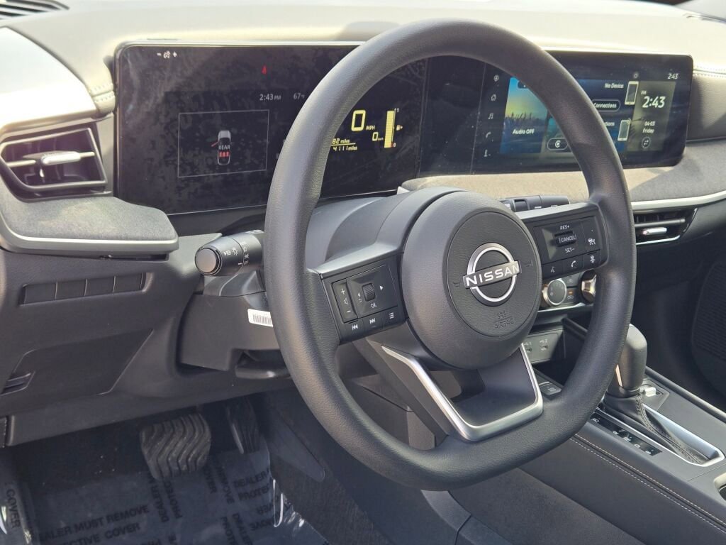 Used 2025 Nissan Kicks SV AWD/4WD image 18