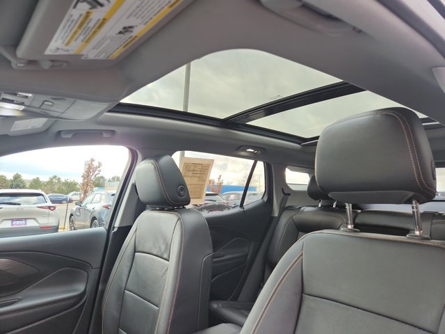 Used 2021 GMC Terrain SLT w/ LPO, Dark Accent Package image 16