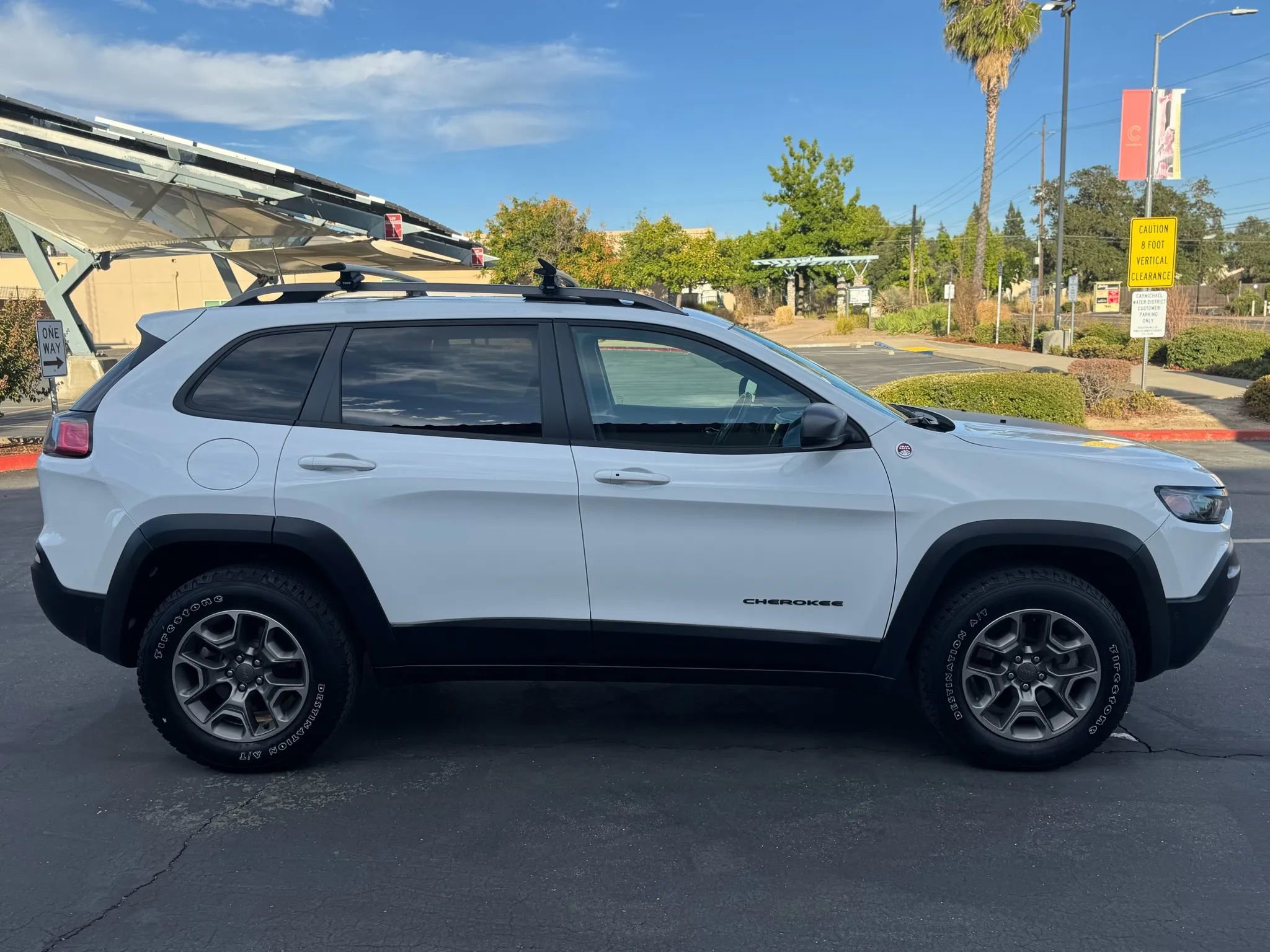 Used 2020 Jeep Cherokee Trailhawk image 7