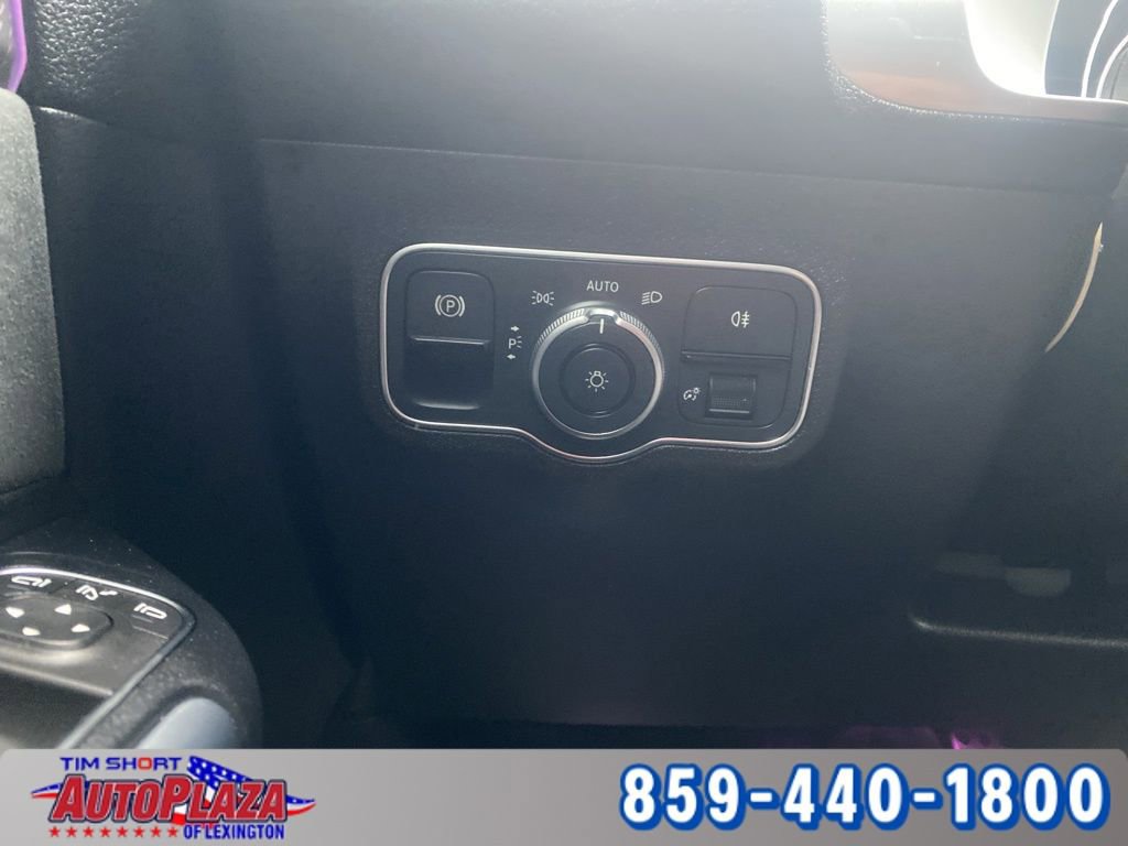 Used 2023 Mercedes-Benz EQB 300 4MATIC image 31