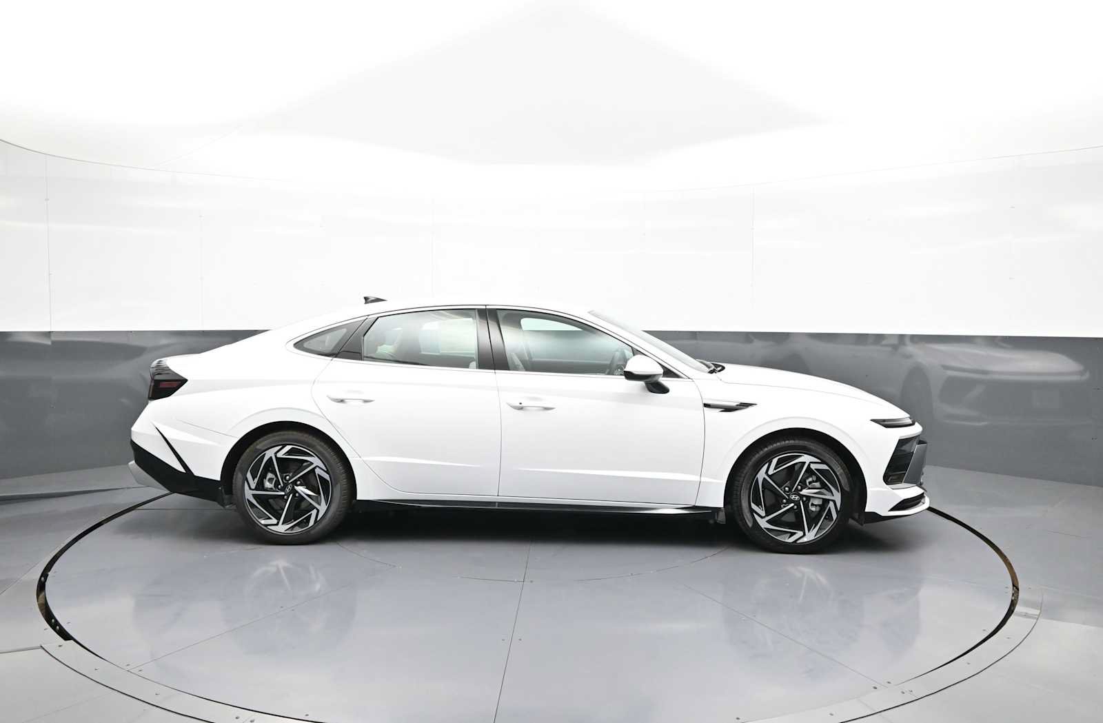 New 2026 Hyundai Sonata SEL FWD image 4