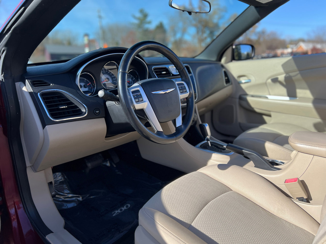 Used 2012 Chrysler 200 Touring image 27