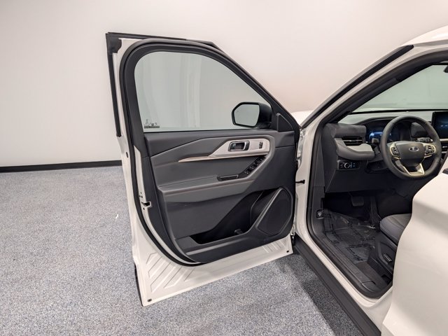 New 2027 Ford Explorer Active RWD image 9