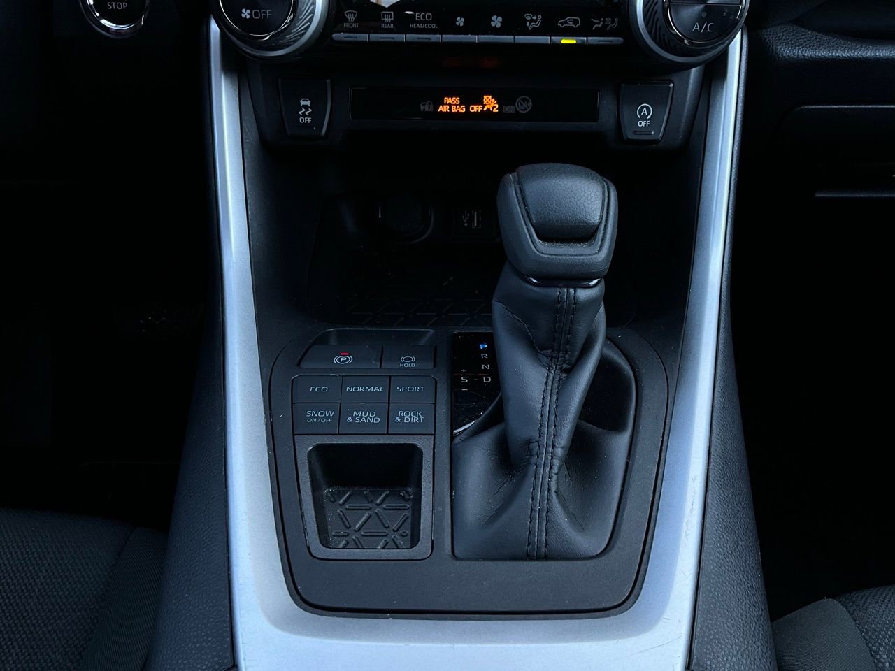 Used 2025 Toyota RAV4 XLE image 24