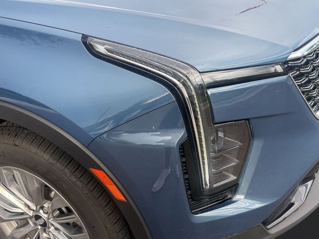 Certified 2025 Cadillac XT4 Premium Luxury FWD image 9