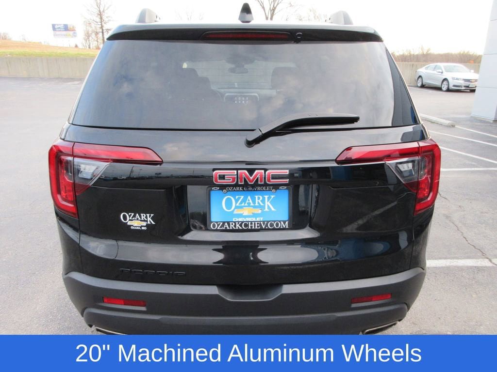 Used 2023 GMC Acadia SLE w/ Driver Convenience Package image 4