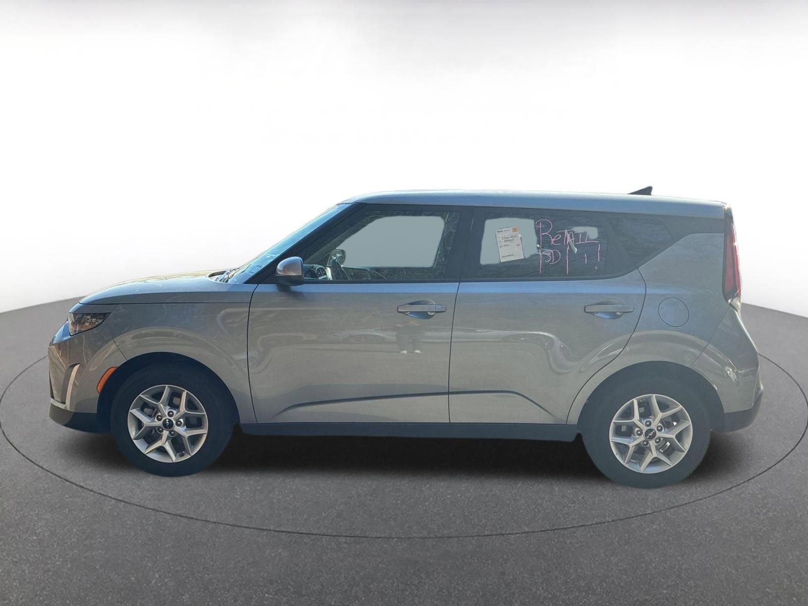 Used 2025 Kia Soul LX w/ LX Technology Package image 4