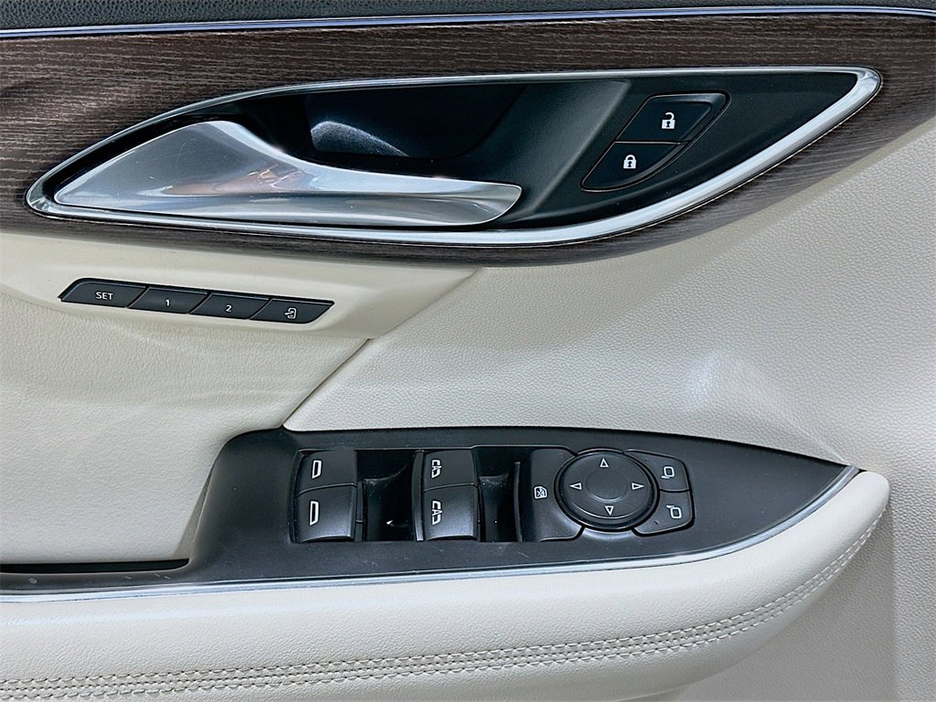 Used 2022 Buick Envision Avenir w/ Technology Package II image 17