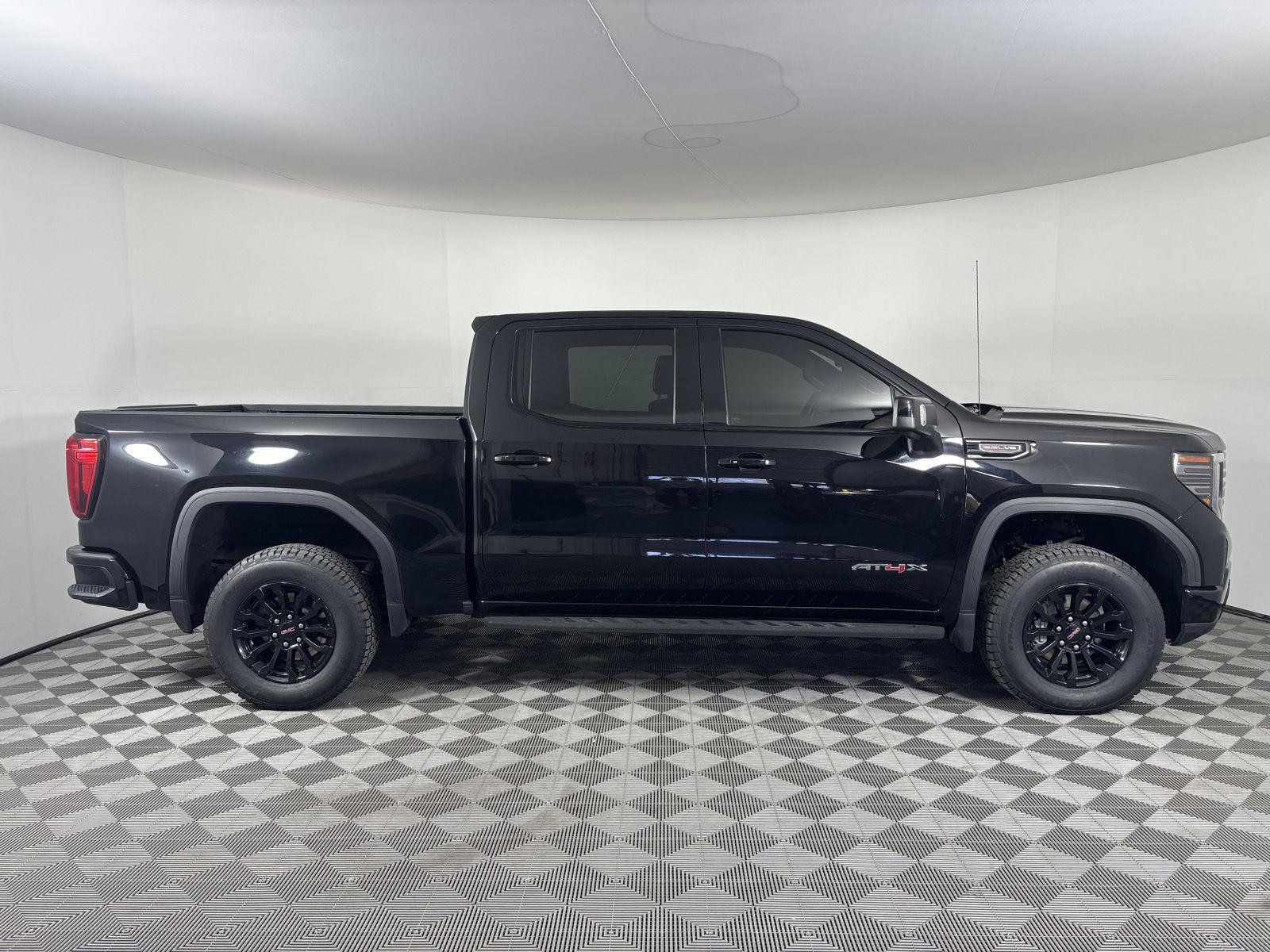 Used 2022 GMC Sierra 1500 AT4X image 10