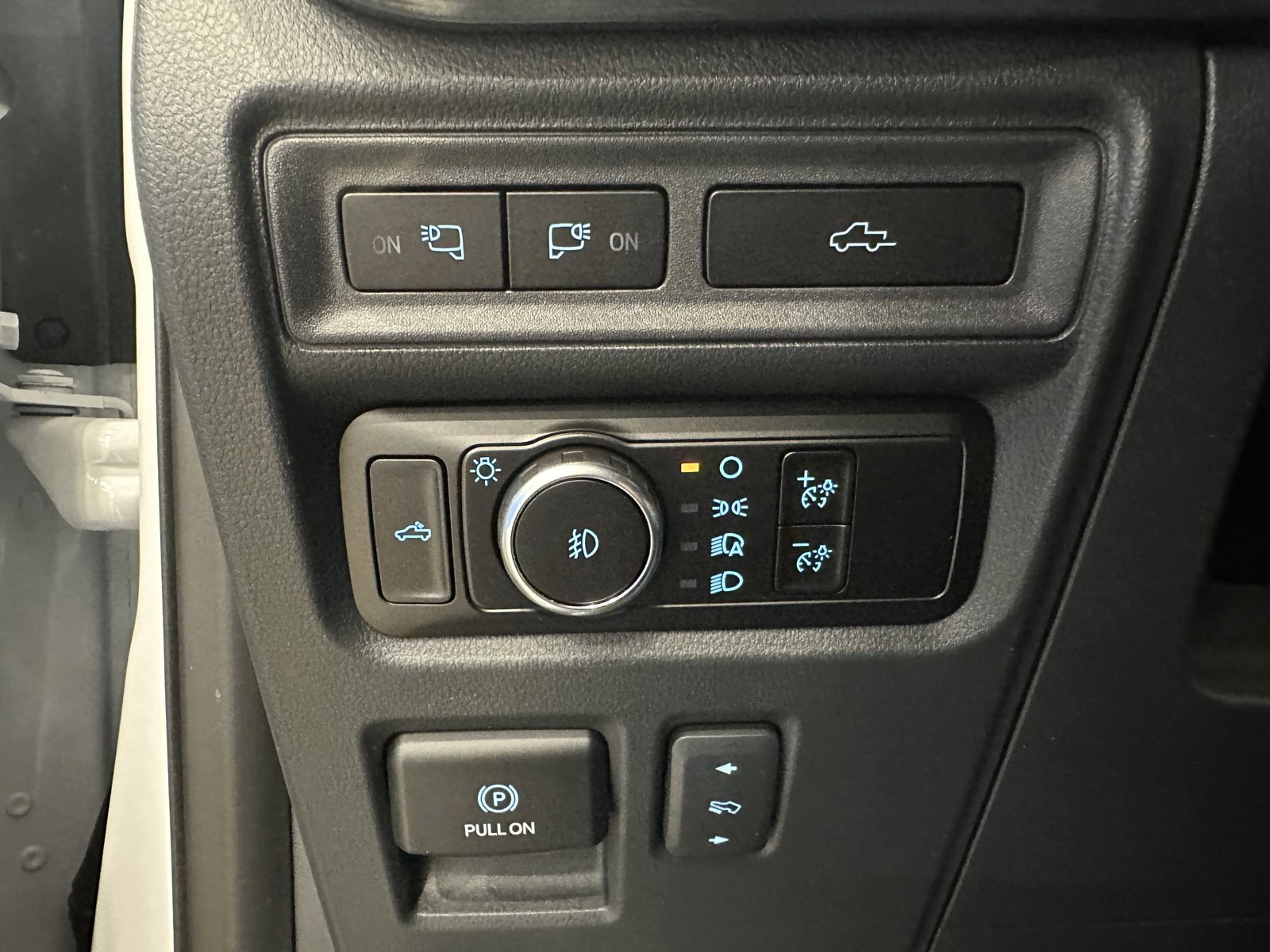 Used 2023 Ford F150 Lariat w/ Trailer Tow Package image 23