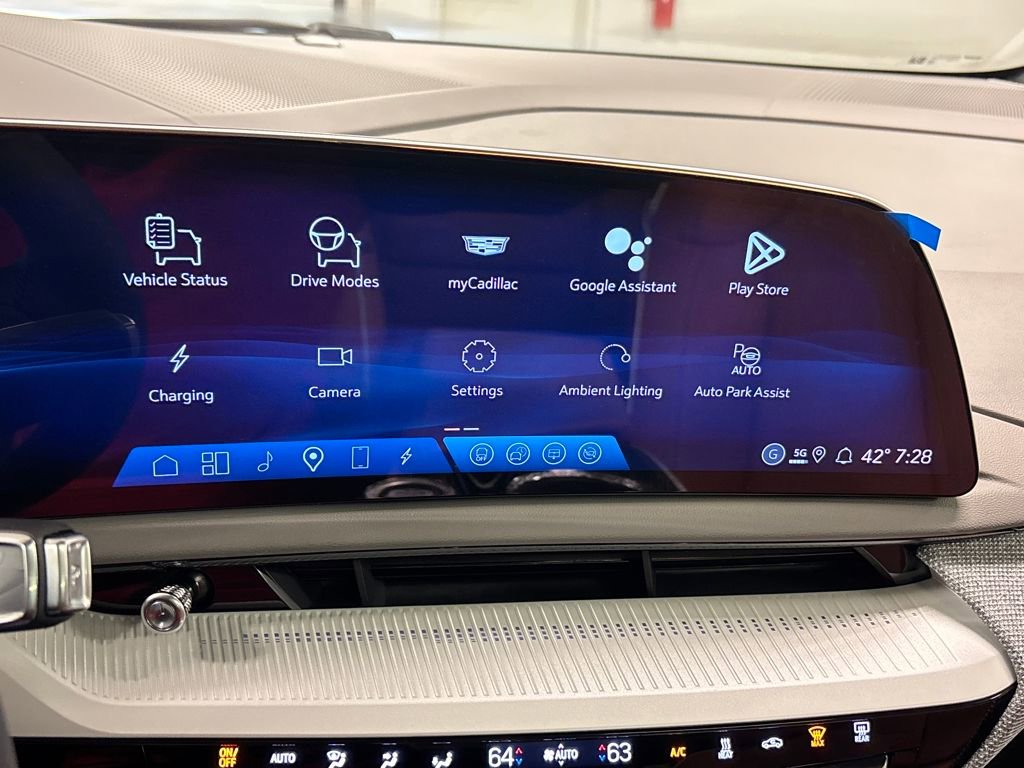 New 2026 Cadillac Optiq Luxury 2 w/ LPO, Floor Liner Package image 39