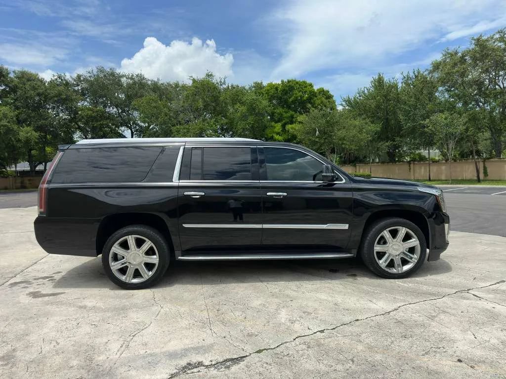 Used 2019 Cadillac Escalade ESV Luxury RWD image 4