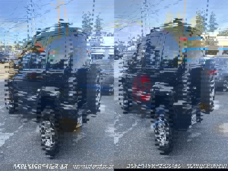 Used 2005 Jeep Liberty Limited image 5