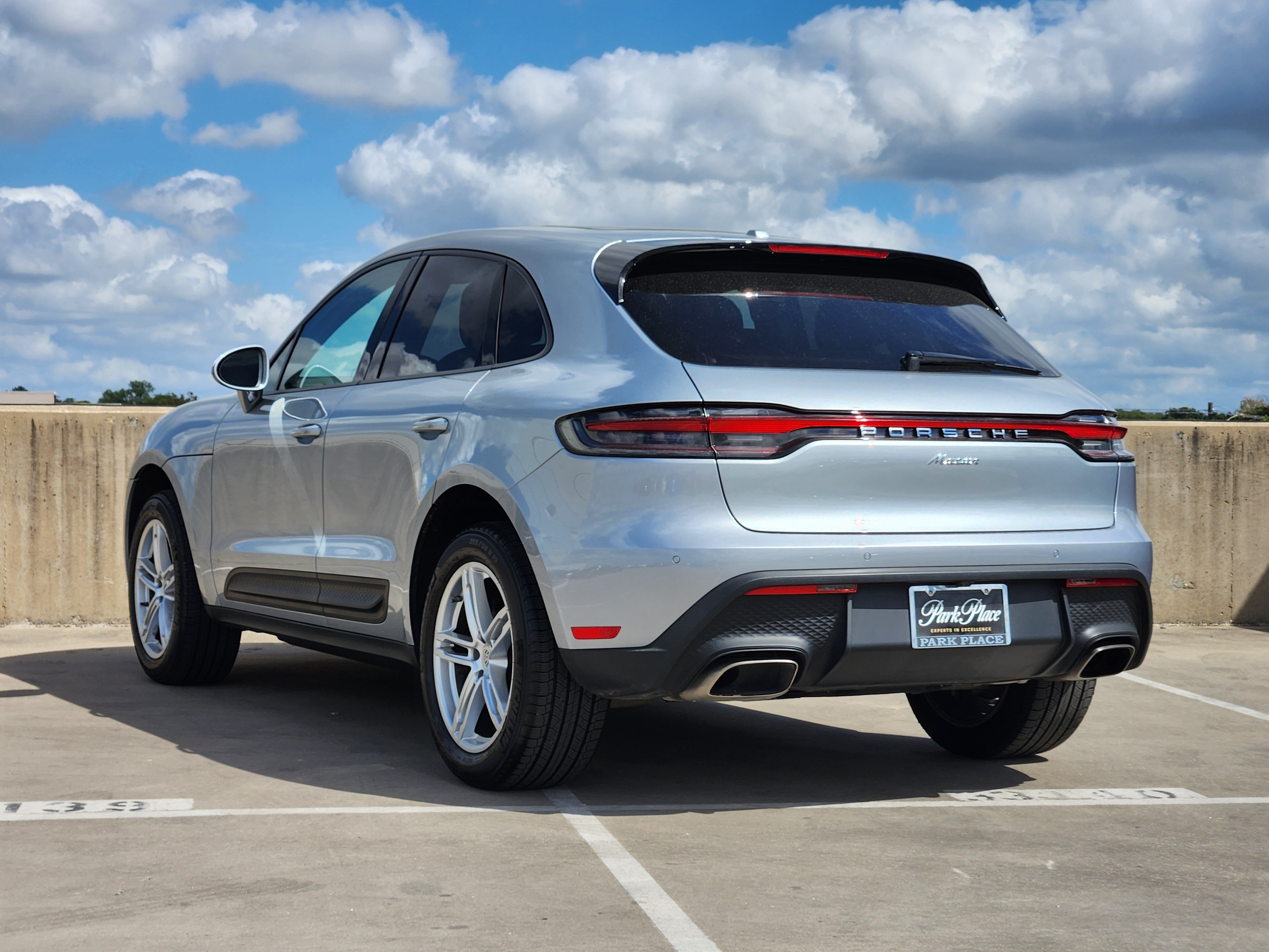 Certified 2026 Porsche Macan AWD/4WD image 3