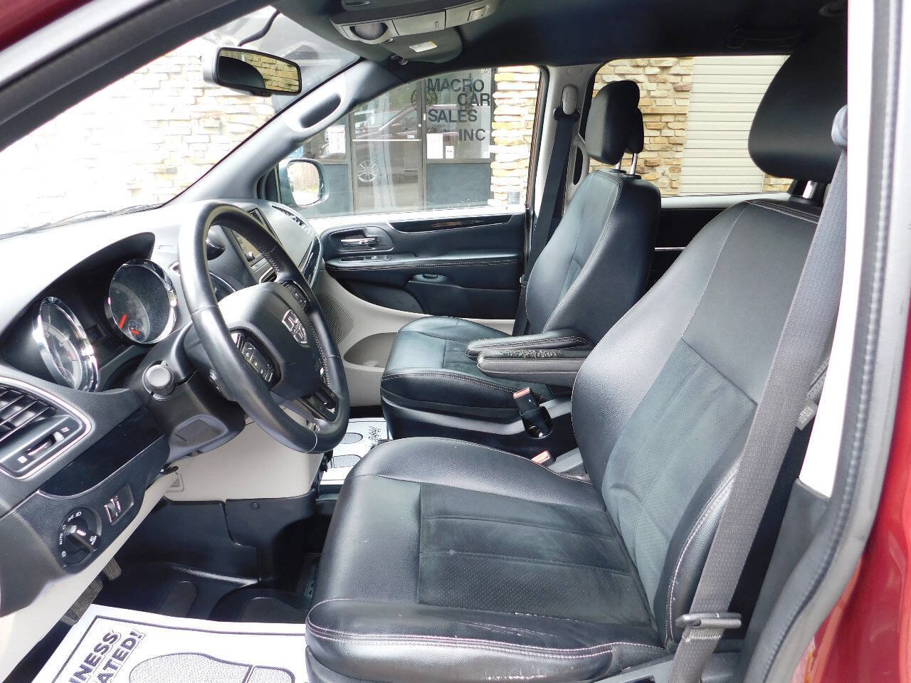 Used 2018 Dodge Grand Caravan SXT FWD image 22