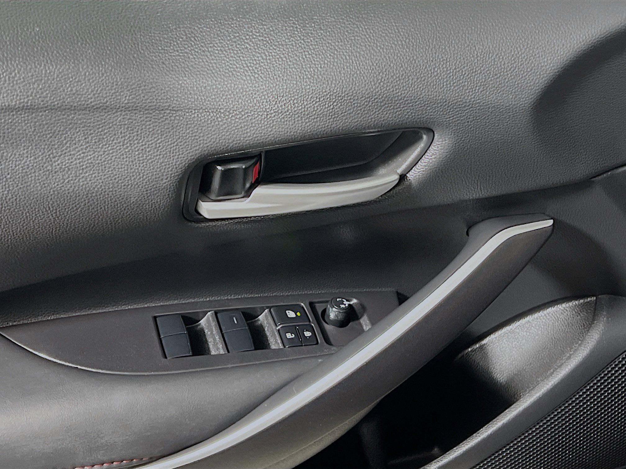 Used 2025 Toyota Corolla SE image 17