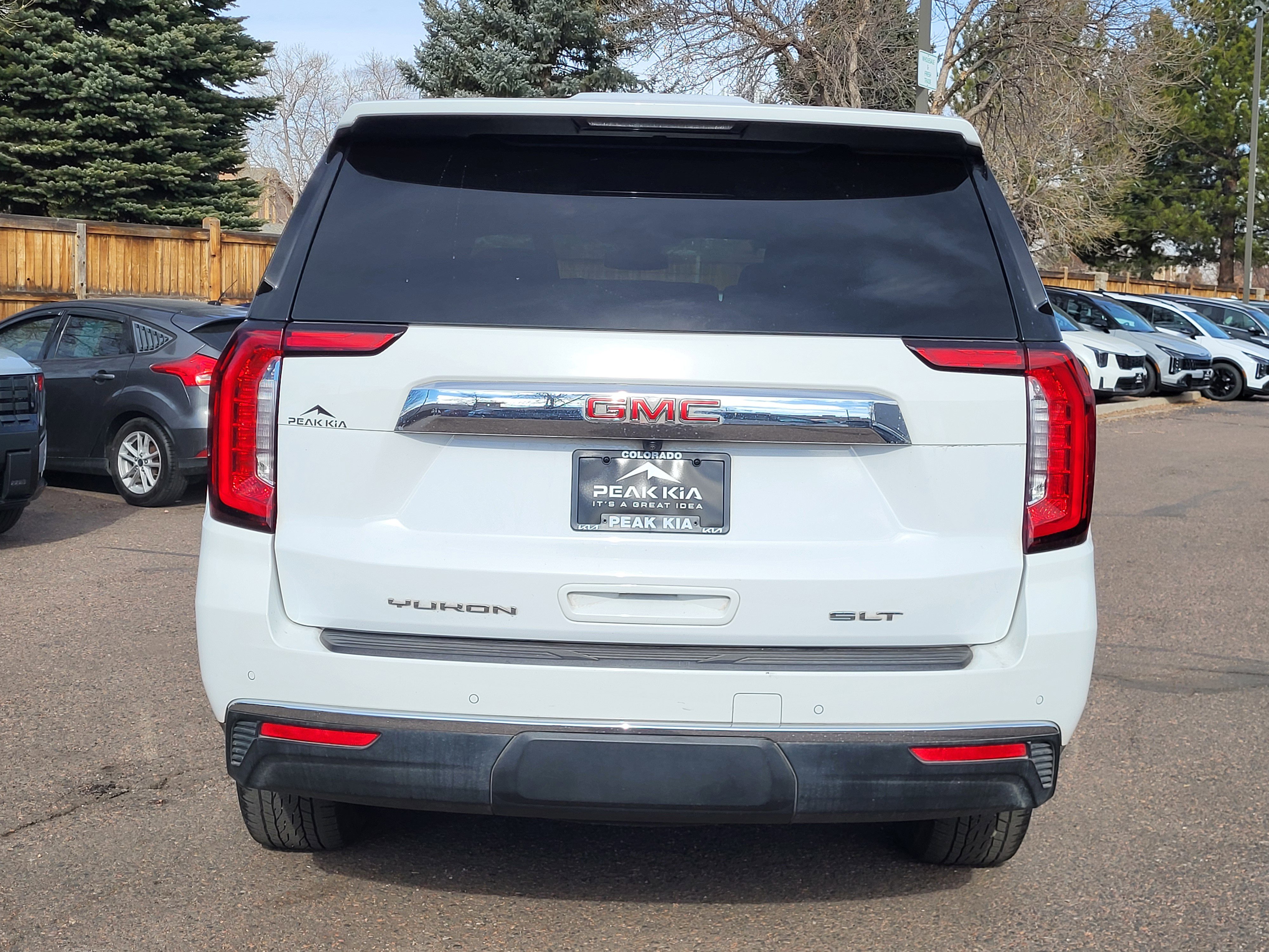 Used 2024 GMC Yukon SLT w/ SLT Luxury Package image 11