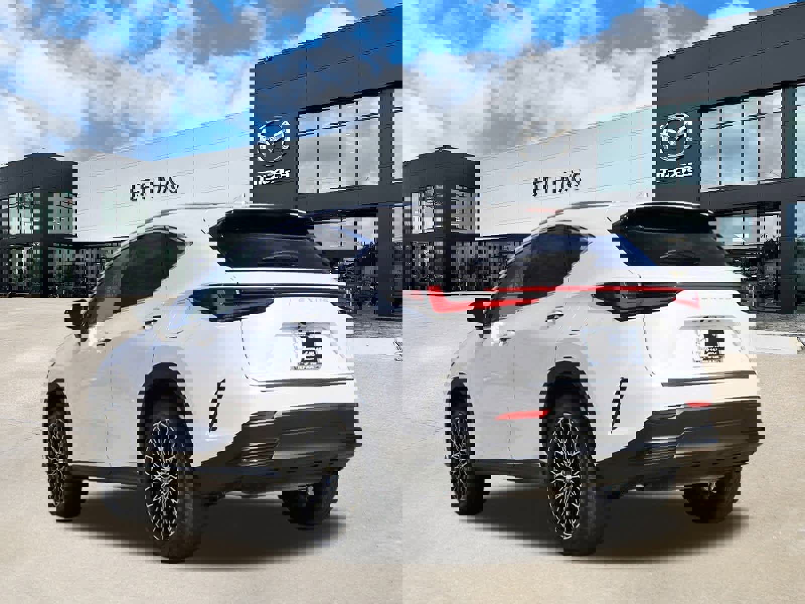 Used 2025 Lexus NX 250 Premium w/ Towing Package (2000 Lbs) image 2