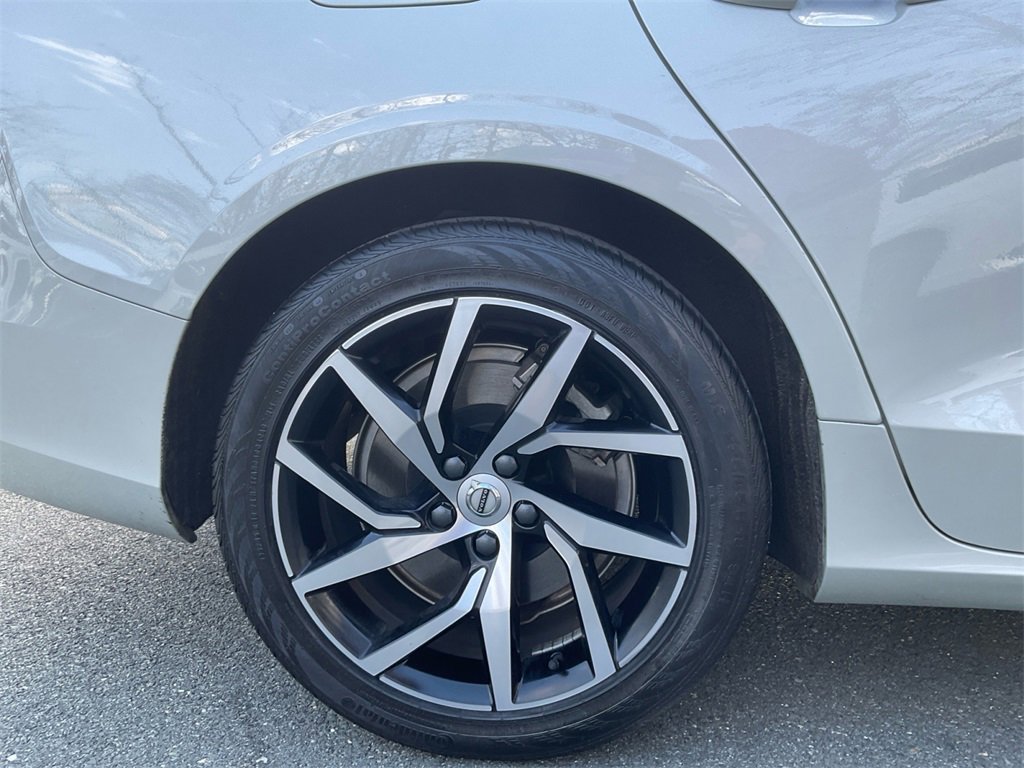 Used 2020 Volvo V60 T5 Momentum image 16