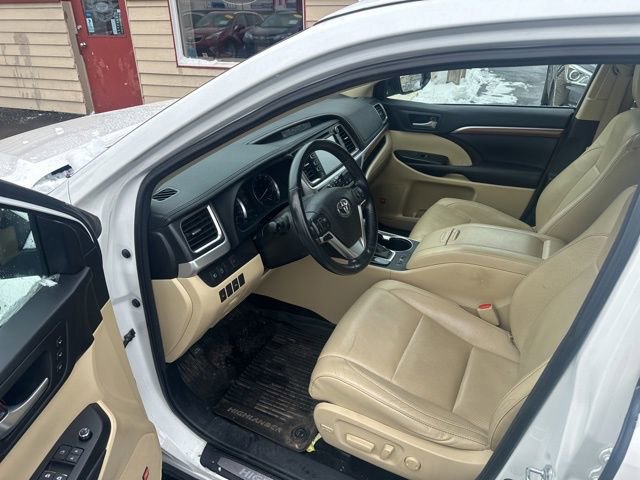 Used 2017 Toyota Highlander Limited AWD/4WD image 3