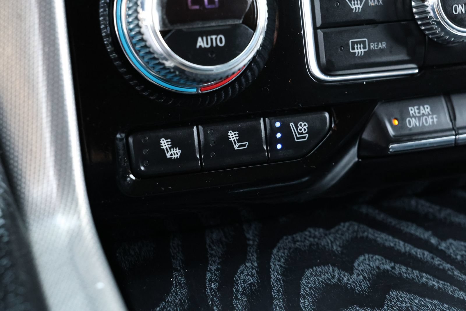 Used 2022 GMC Yukon Denali w/ Max Trailering Package AWD/4WD image 4