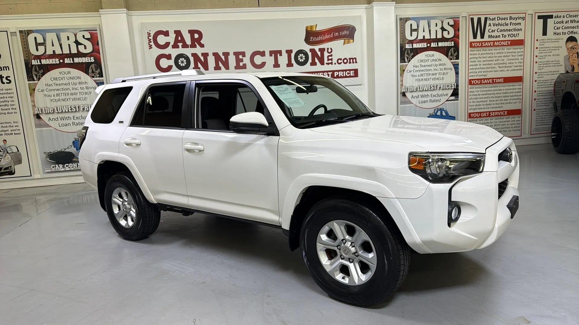 Used 2018 Toyota 4Runner SR5 RWD image 3